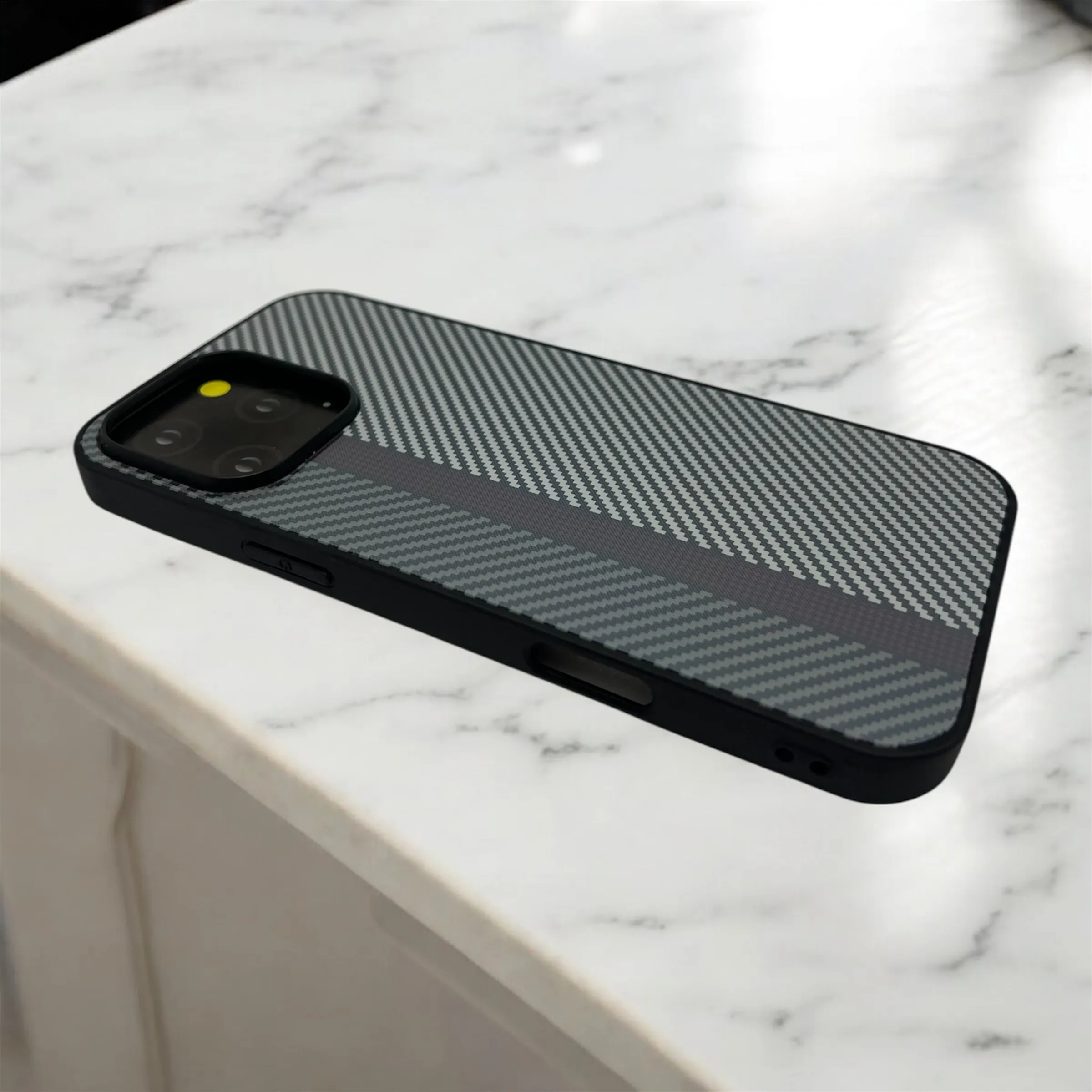 قاب طرح کربن آیفون 13promax