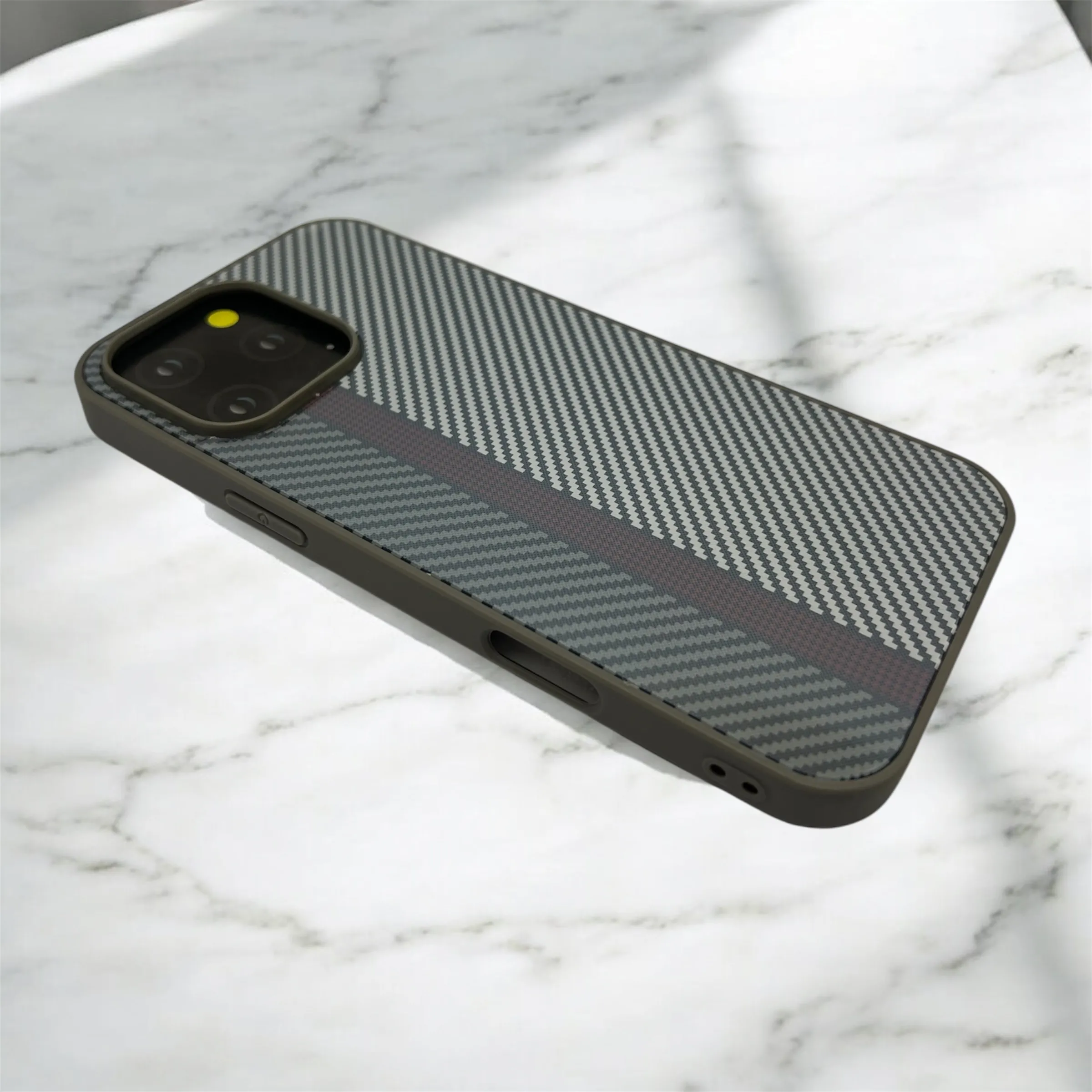 قاب طرح کربن آیفون 13promax