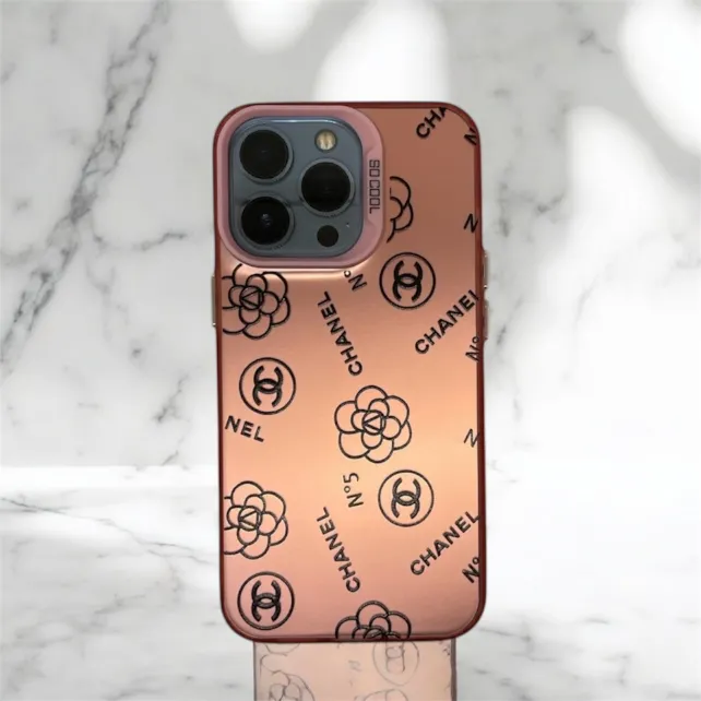 قاب سوکول طرح chanel آیفون 13pro