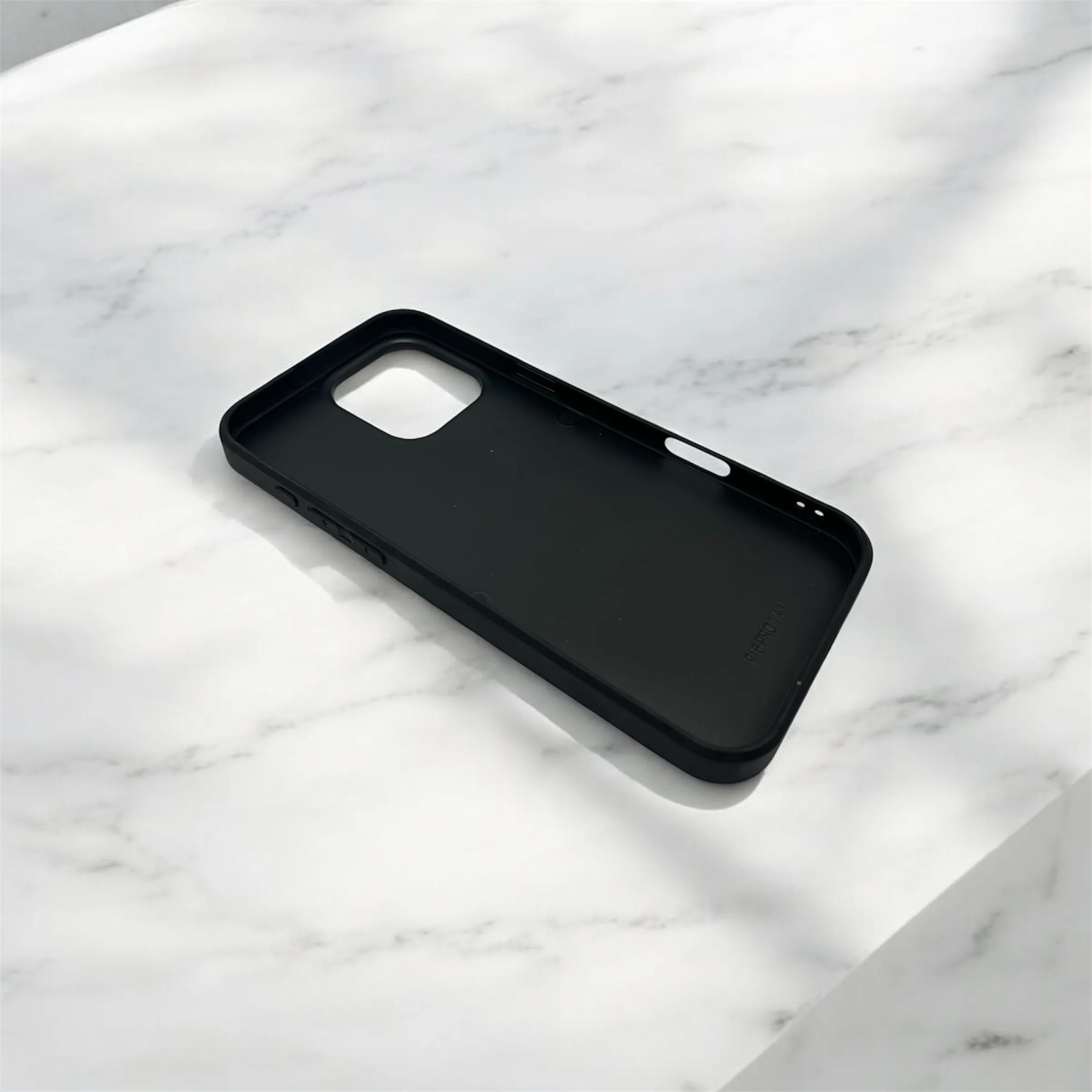 قاب طرح کربن آیفون 13promax