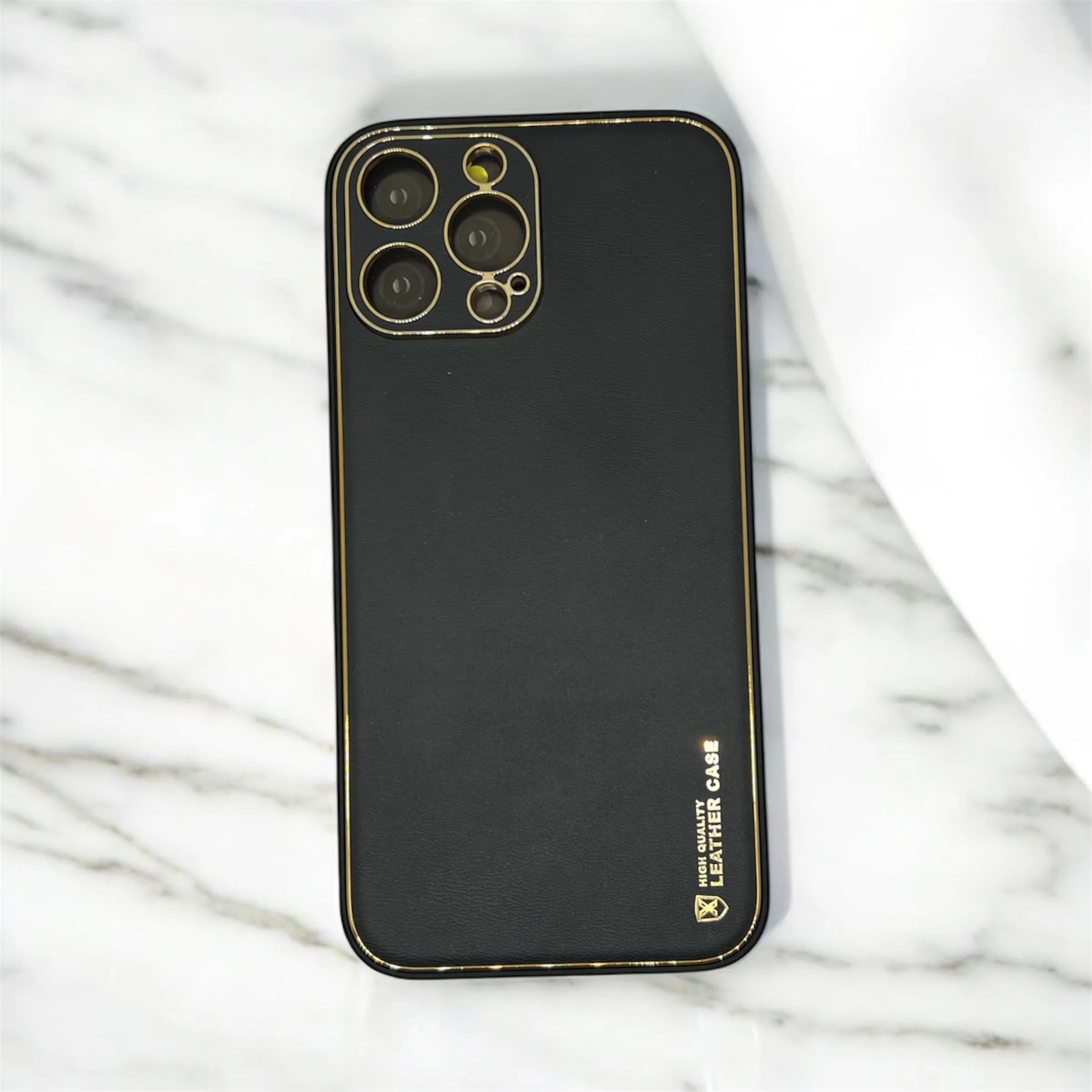 قاب چرم دور طلایی آیفون 13promax