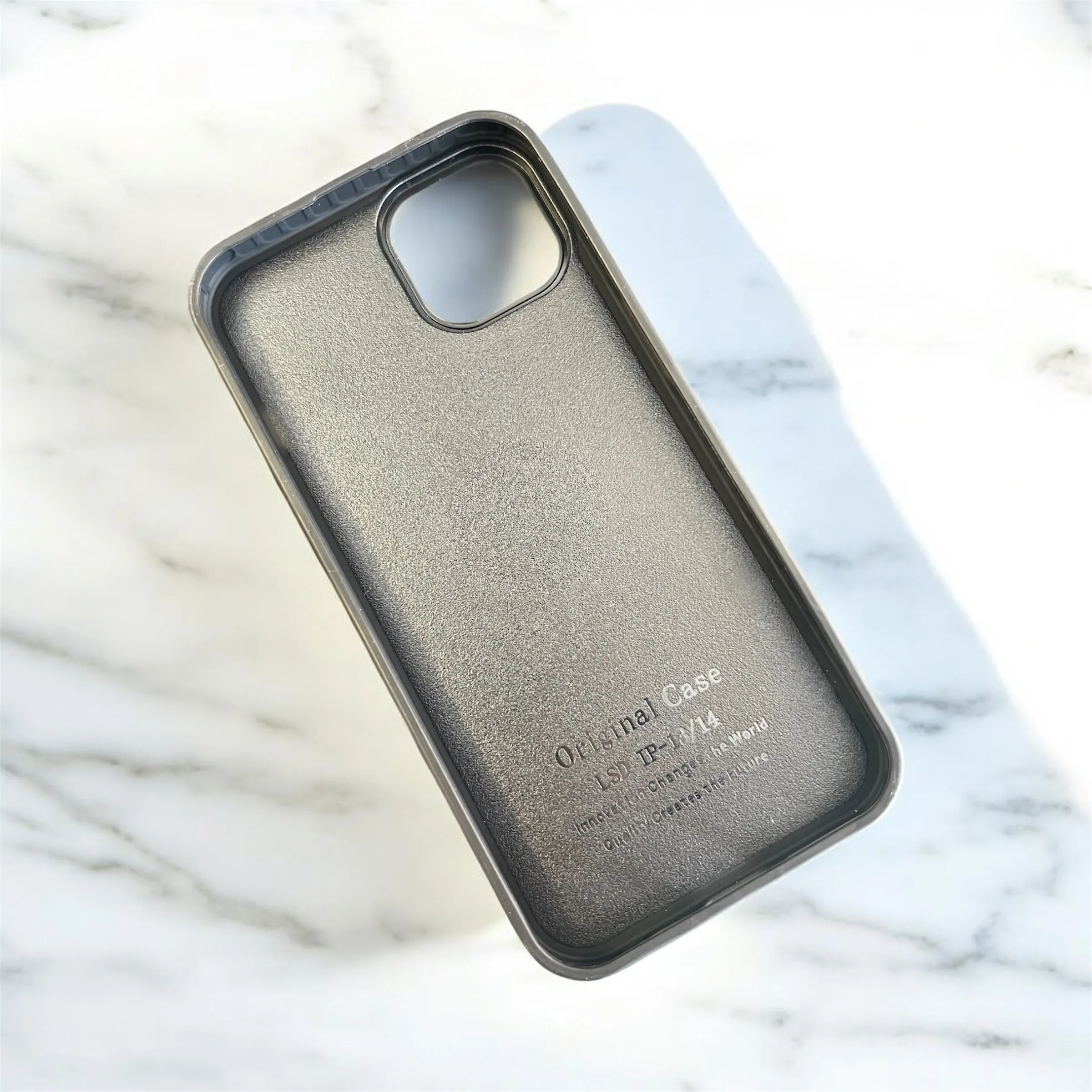 قاب چرم karl lagerfeld آیفون 13promax